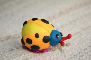 瓢蟲帶著小瓢蟲 瓢蟲帶著小瓢蟲