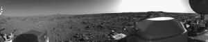 （圖）第一張由海盜號拍的火星地表全景照片。