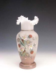 白玻璃粉彩花卉紋花口瓶 白玻璃粉彩花卉紋花口瓶