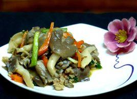 鳳尾菇炒肉 鳳尾菇炒肉