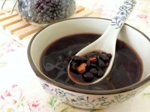 黑豆雪蓮羹 黑豆雪蓮羹