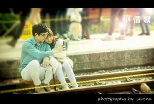 獨自唱著我們曾經的小情歌 獨自唱著我們曾經的小情歌