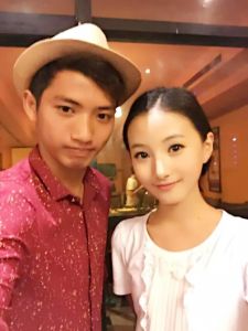 我和欣欣在演唱會結束後，晚餐時合影.