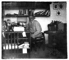 1908年，托爾斯泰在書房