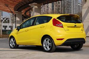 嘉年華兩廂尾部