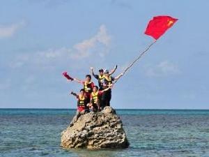 中國軍民宣示黃岩島主權