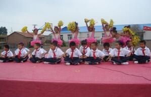 吉拉吐鄉蒙古族中心國小 吉拉吐鄉蒙古族中心國小