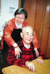 汪大文與恩師程十髮合照