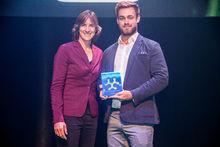 STA評審、英國體育局主席格蘭傑爵士（左）