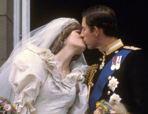 1981年7月29日，查爾斯與黛安娜舉行婚禮