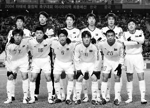 昔日超白金全家福。高明(後排右一)曾是國奧隊隊長