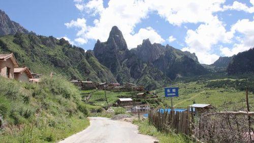 東哇村扎烏洞神山