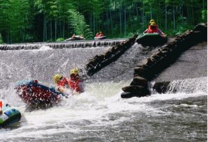 仙山谷激浪漂流景區 仙山谷激浪漂流景區