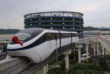 單軌列車是全部車廂都採用橡膠輪的純動車組