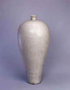 刻花梅瓶 刻花梅瓶