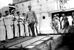 （圖）陳士榘將軍巡視起義海軍