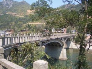 礬岩大橋 礬岩大橋