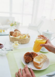 堅持豐富的早餐有利健康