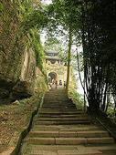 通向合川釣魚城城門的石梯小道