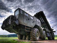 俄制BM30型“龍捲風”多管火箭炮