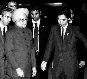 印度總理辛格抵達日本東京，開始展開對日本為期三天的訪問。