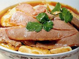 牛肉罩火燒 牛肉罩火燒