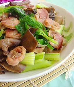 西芹木耳炒臘腸 西芹木耳炒臘腸
