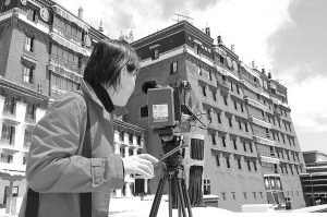 《西藏一年》的導演在拍攝布達拉宮