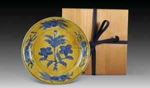 黃地青花花卉盤 黃地青花花卉盤