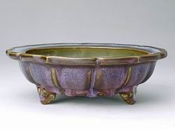 玫瑰紫釉菱花式花盆托 玫瑰紫釉菱花式花盆托