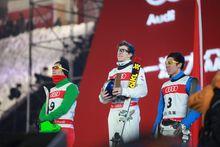 特拉維斯&middot;格里特斯（中）