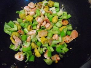 胡蘿蔔西芹炒蝦丸 胡蘿蔔西芹炒蝦丸