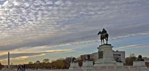 美國國會大廈前的格蘭特雕像