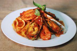 番茄青口貝炒寬面 番茄青口貝炒寬面