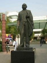 珠海容閎學校創始人塑像