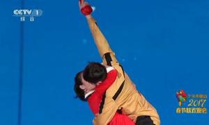 劉亮白鴿在飛天舞部分深情相吻