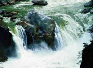 藏布巴東瀑布群(西藏)