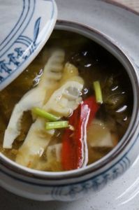 酸菜苦筍湯 酸菜苦筍湯