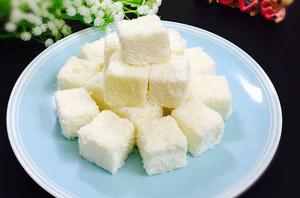 椰絲牛奶小方糕 椰絲牛奶小方糕
