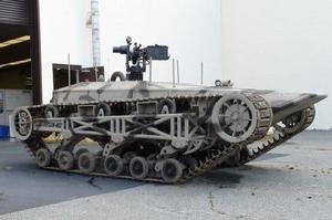 “粗齒鋸”（Ripsaw MS1）無人車安裝了遙控武器站