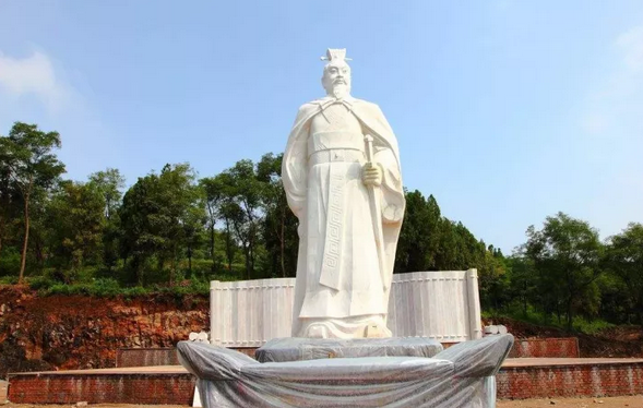 此人是戰鬥力最強的開國皇帝,一人提著大刀追得數千敵人四處逃竄 此人是戰鬥力最強的開國皇帝,一人提著大刀追得數千敵人四處逃竄