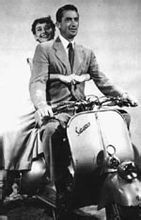 《羅馬假日》中格雷高利派克騎著的Vespa125