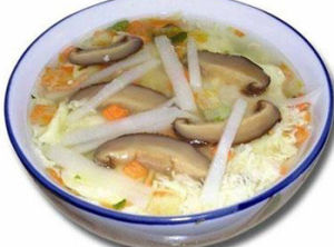 竹筍雞片雪耳蛋花湯