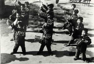 育紅學校的孤兒