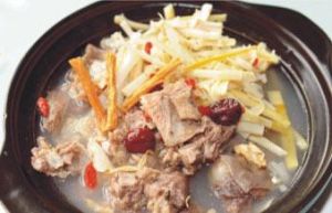 天目筍煲乳鴿 天目筍煲乳鴿