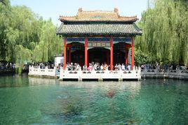 趵突泉[濟南三大名勝之一，國家首批重點公園]