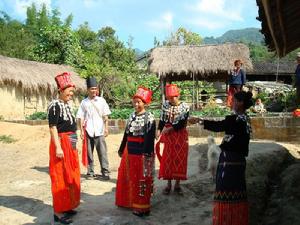 當地民族風俗服裝