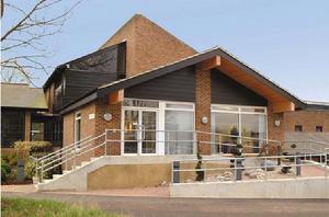 牛津布魯克斯大學