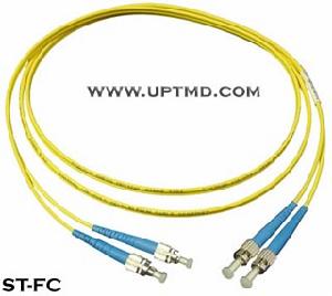 （圖）ST到FC，對於10Base-F連線來說，連線器通常是ST類型，另一端FC連的是光纖布線架