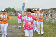 青奧火炬在南京明城牆上傳遞